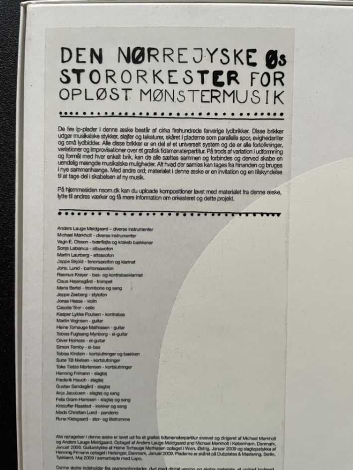 Den Nørrejyske Øs Stororkester for Opløst Mønstermusik 4LP+DVD Box - Image 4